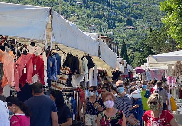 "Riabbracciamoci forte". Il Mercatino da Forte dei Marmi torna nella Maremma Laziale