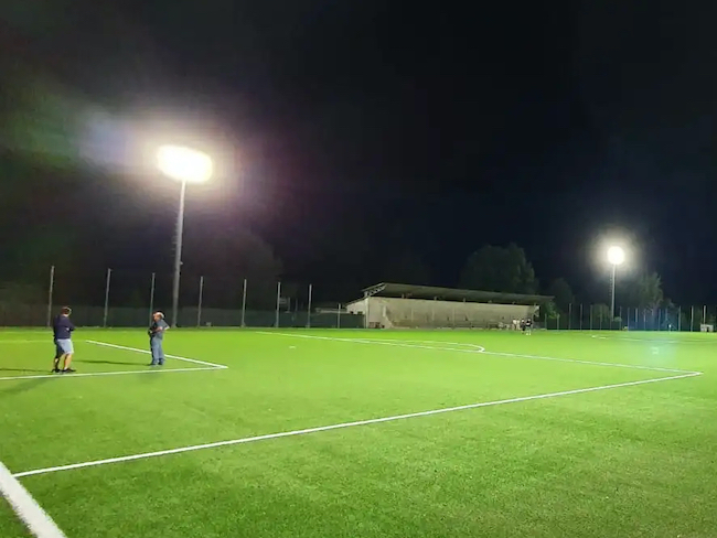 Prato a strisce come un campo da calcio 