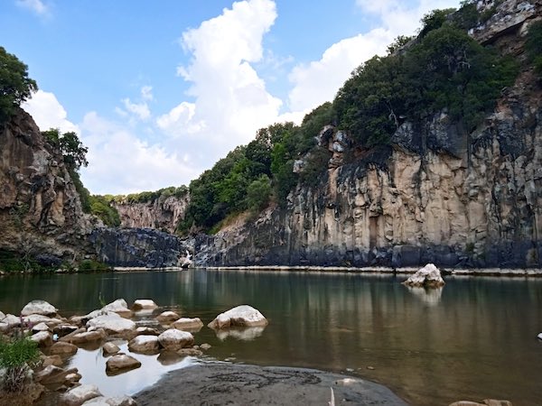 Parco di Vulci, visita guidata al tramonto con picnic e bagno nel laghetto 