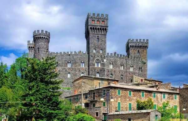 Visita guidata al Castello di Torre Alfina e passeggiata con vista su Monte Rufeno