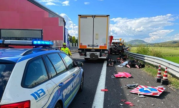 Traffico A Rilento Sull A Dopo Il Tamponamento Tra Un Mezzo Pesante E