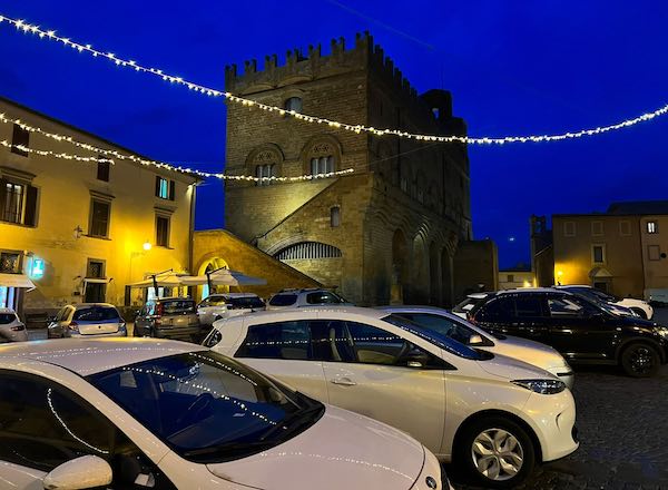 Parcheggi gratuiti e videomapping sui palazzi accendono "A Natale regalati Orvieto" 