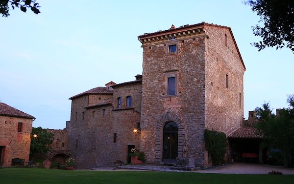 Giornate FAI di Primavera 2024, aprono il Castello di Montegualandro e la Dogana Pontificia
