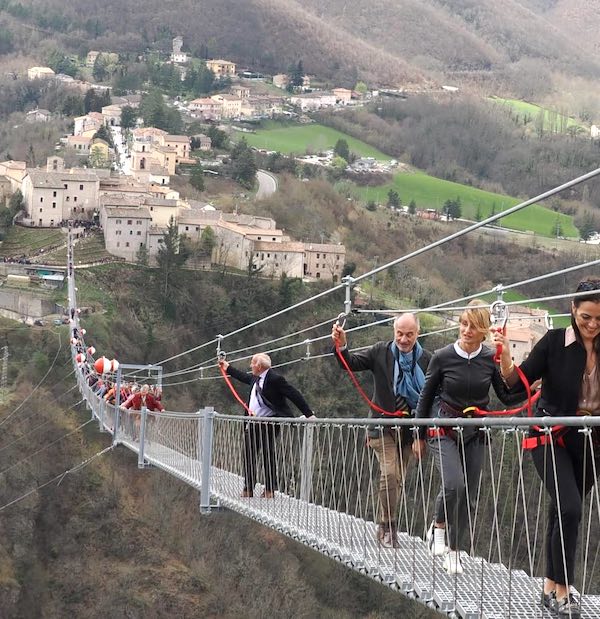 Inaugurato Il Ponte Tibetano Di Sellano Il Pi Alto D Europa Forte Attrattore Turistico Per L