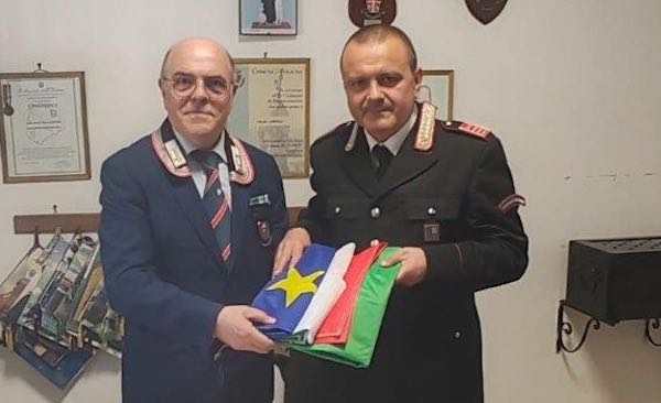 La Sezione Anc dona le bandiere alla Stazione Carabinieri