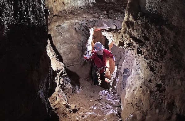 Importante scoperta speleo-archeologica a Parrano: la Grotta dei Conoidi