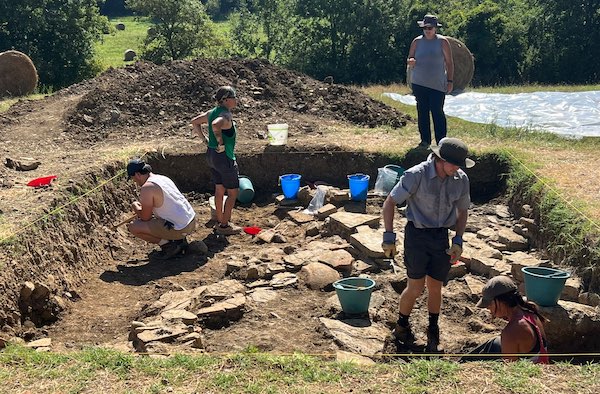 Pian di Mealla, la seconda campagna di scavi archeologici restituisce tesori inattesi