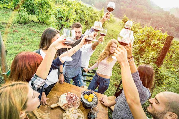 "Cantine Aperte in Vendemmia", due mesi di feste e merende tra i filari