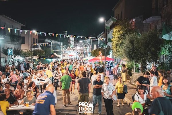 Stand gastronomici e musica dal vivo accendono la "Not(t)e d'Estate"