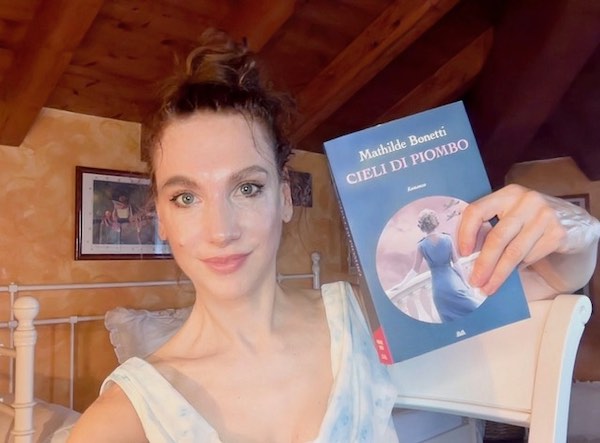 A "Le donne raccontano" Mathilde Bonetti presenta il romanzo storico "Cieli di Piombo"