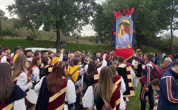 La Contrada Trinità si conferma vincitrice del Palio della Sagra delle Castagne