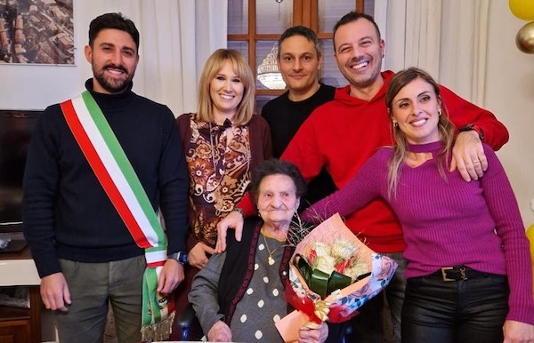 Tenaglie festeggia i 100 anni di Maria Umbrico